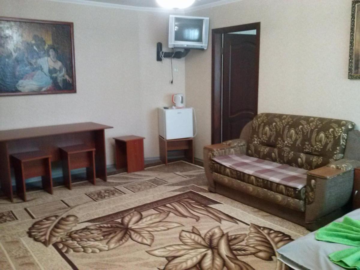 Kak V Gostinice Hadiach Extérieur photo